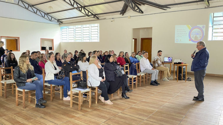 Reunião define criação de comitê de segurança escolar em Canela
