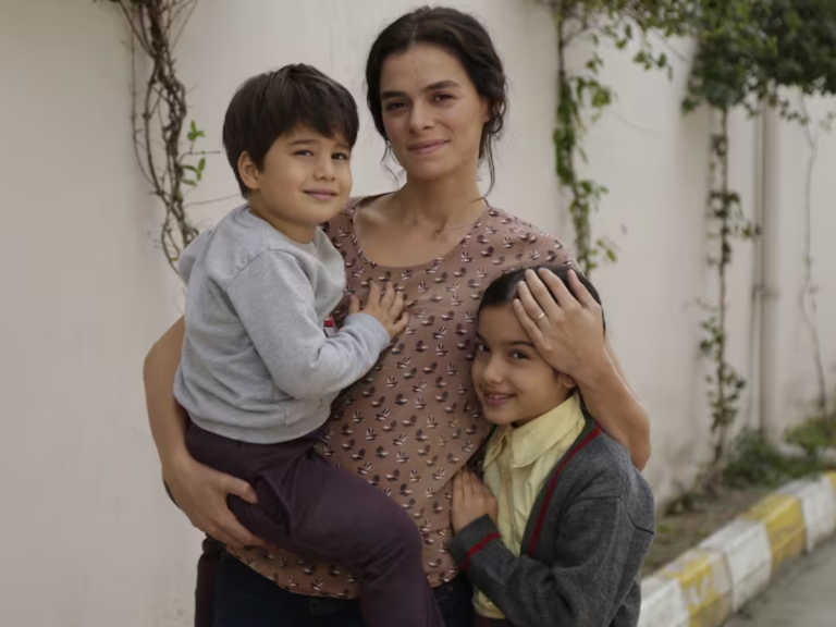 Record adota novo modelo de produção e terceiriza a maior parte de sua programação