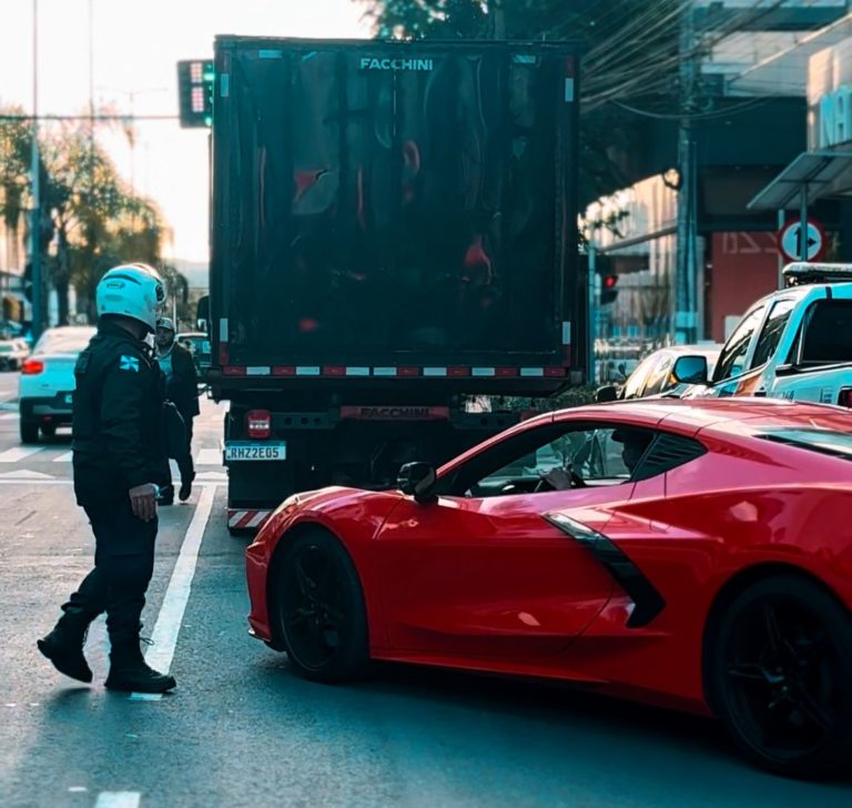 Luxo Embargado: Corvette com Dívida de R$ 119 Mil é Apreendido em Balneário Camboriú
